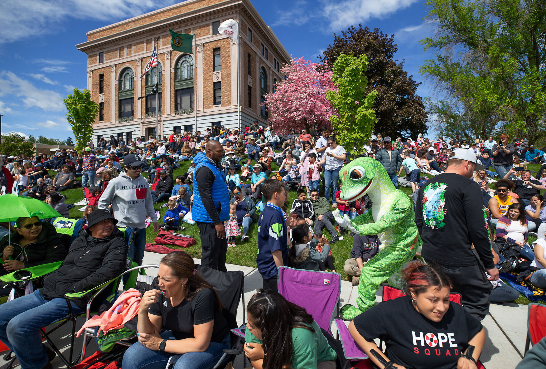 GENW_5096795162_ParadeCrowd.jpg